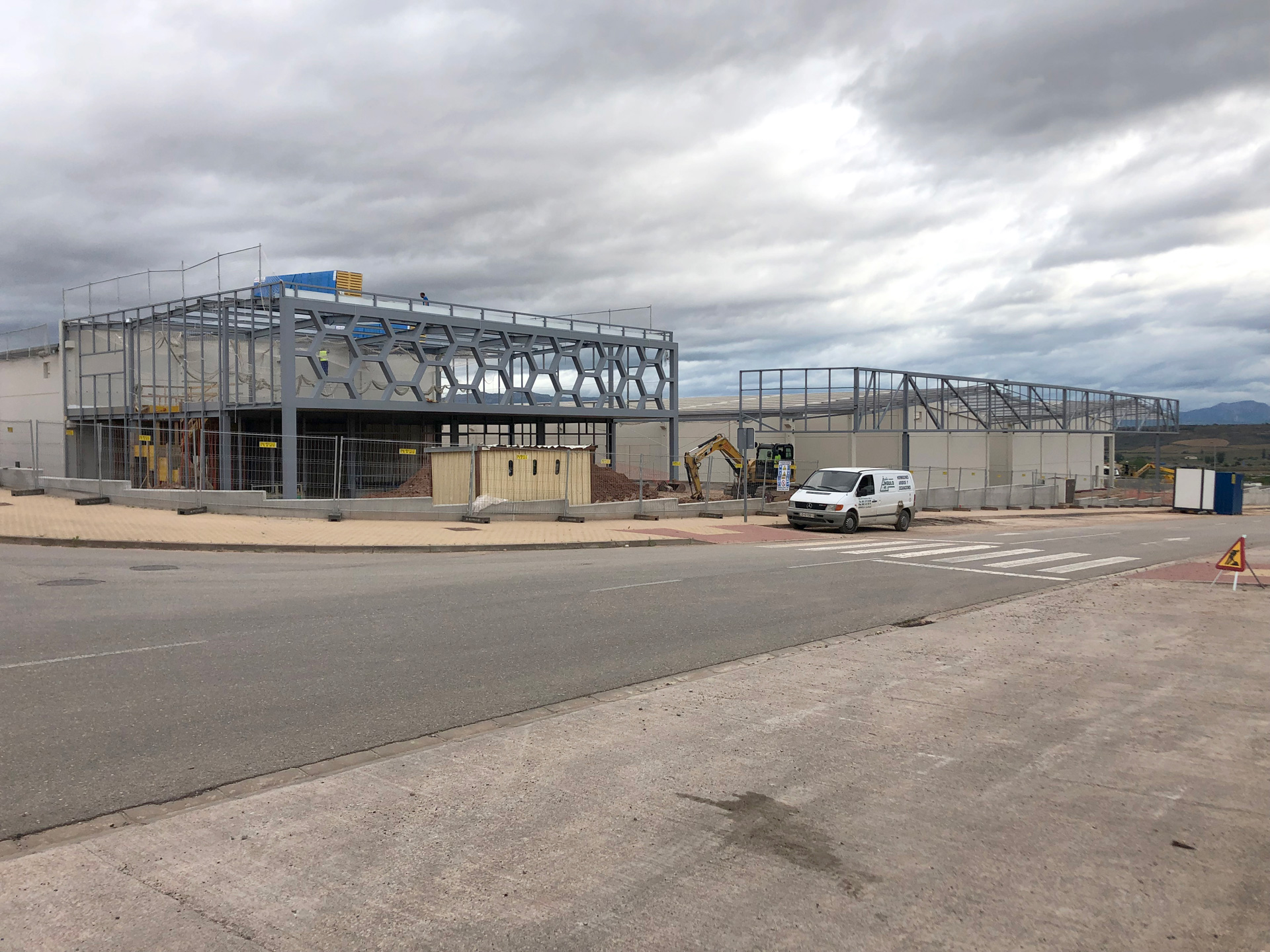 ZANGRÓNIZ empresa montadora de las cubiertas de las nuevas instalaciones de Avanzare ZANGRÓNIZ empresa montadora de las cubiertas de las nuevas instalaciones de Avanzare
